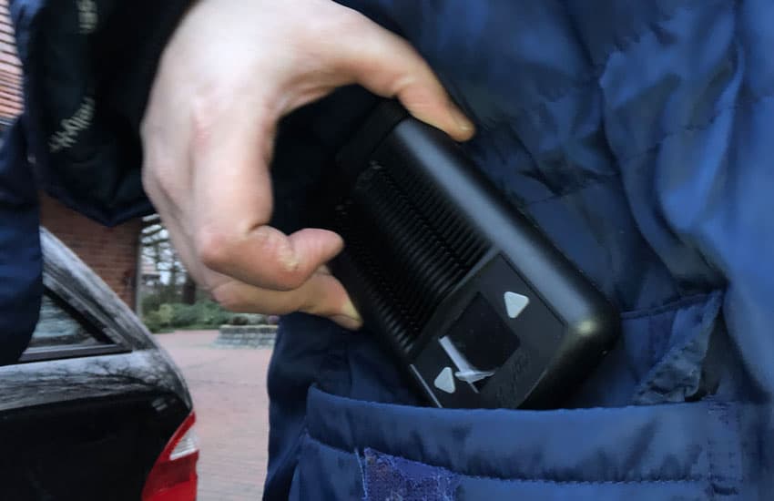 Der Mighty passt perfekt in die Jackentasche