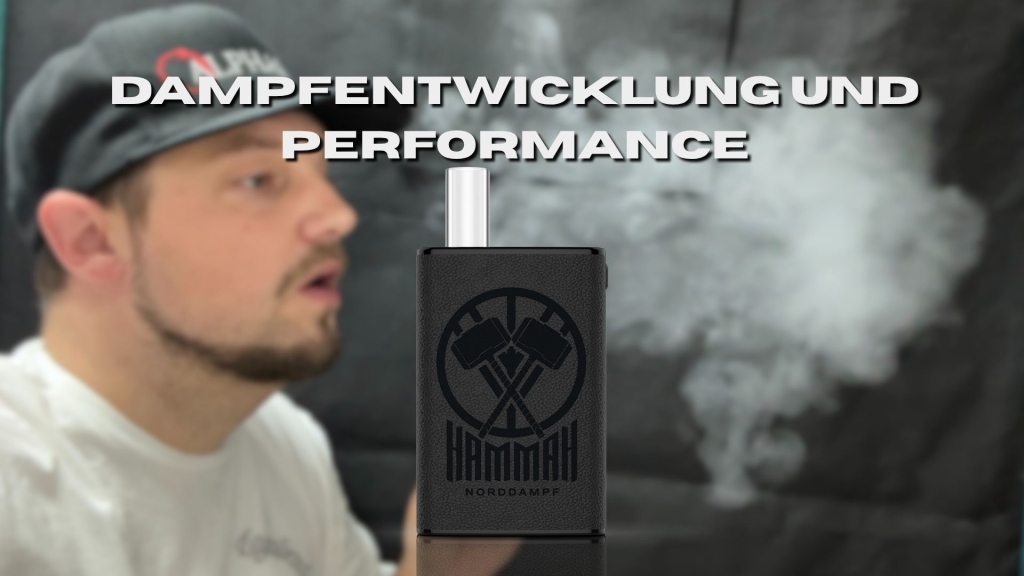 Schwarzer Hammah-Vaporizer im Vordergrund, im Hintergrund Person mit Cap, die dichten Dampf ausatmet. Text: „Dampfentwicklung und Performance“.