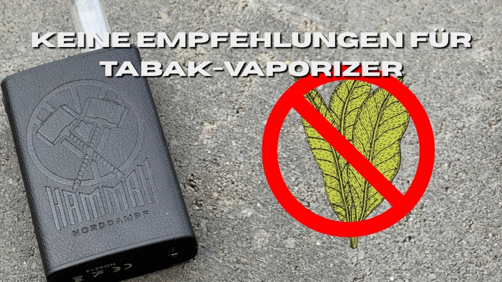Ein schwarzer Vaporizer mit Gravur liegt auf Asphalt. Daneben ein durchgestrichenes Tabakblatt als Verbotssymbol.